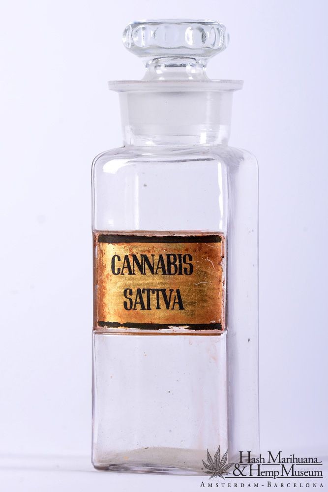 3-zabytkowe-butelki-cannabis.jpeg